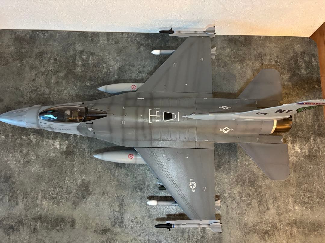 エリートフォース　F-16fighting falcon1/18
