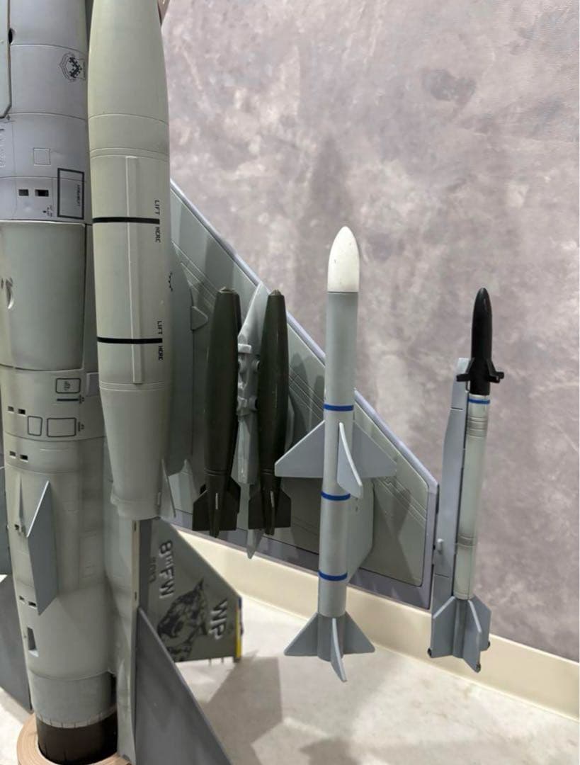 エリートフォース　F-16fighting falcon1/18