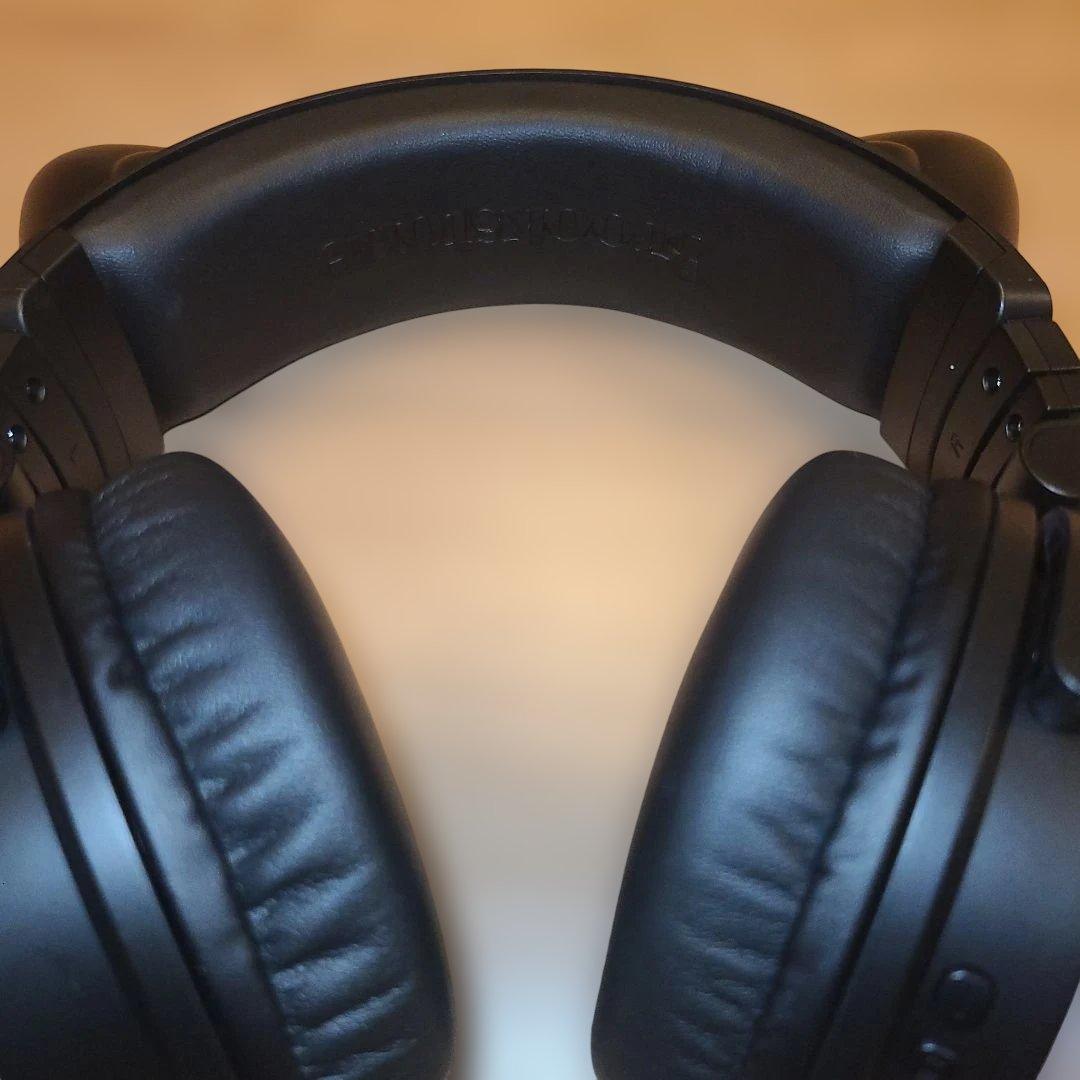 ✨希少✨Brookstone 8色に光る！ネコ耳ワイヤレスヘッドフォン