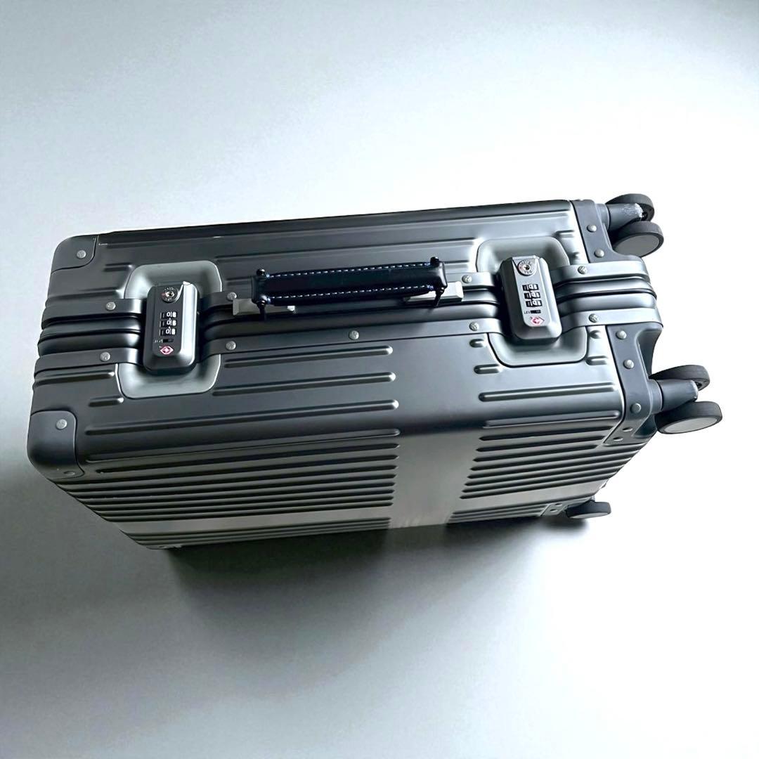 【希少 ガンメタ調】イノベーター 4輪アルミスーツケース36L 機内持ち込み