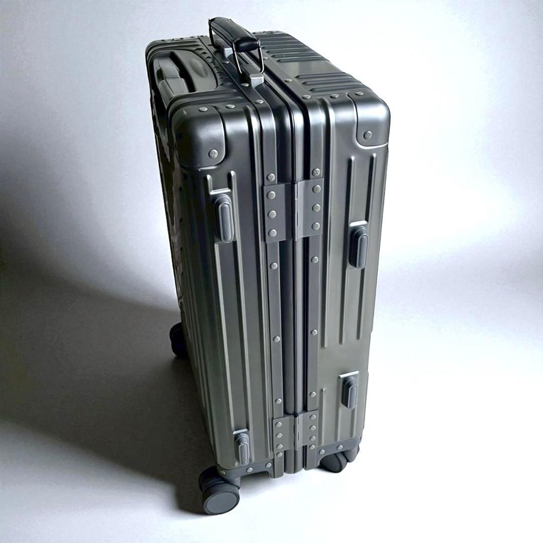 【希少 ガンメタ調】イノベーター 4輪アルミスーツケース36L 機内持ち込み