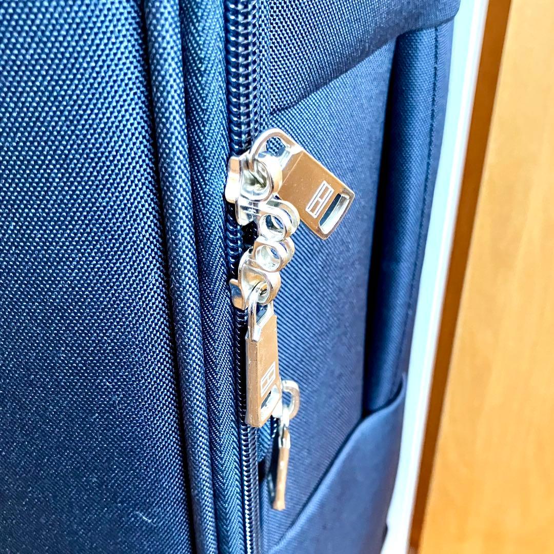 日本未入荷　  紺　キャリーケース　スーツケース