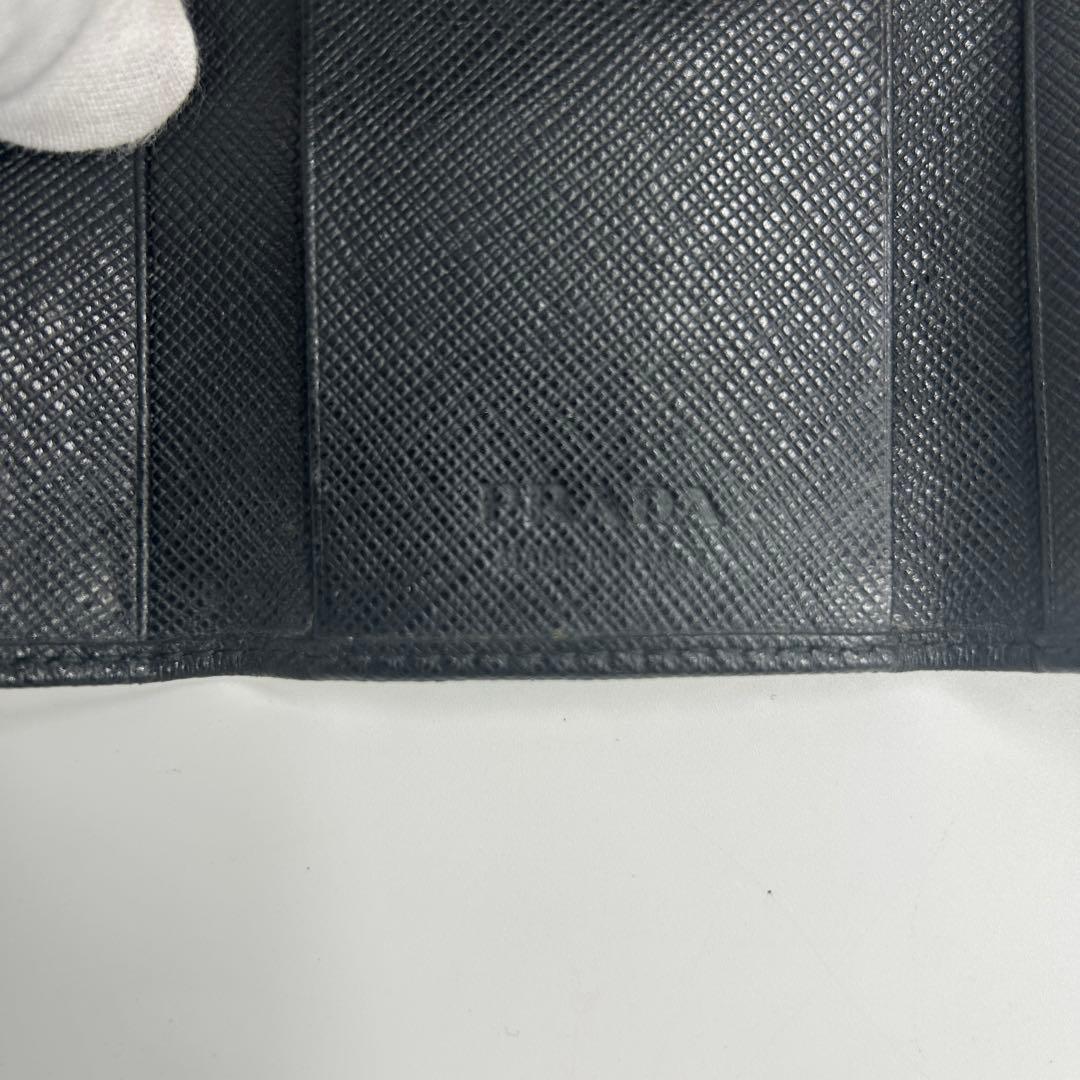 【美品】希少　プラダ 6連 キーケース 三角ロゴ サフィアーノレザー　黒