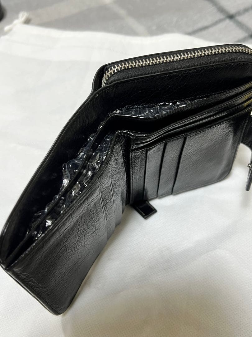 【激レア】PRADA ブラック パンチングレザー ジップ財布