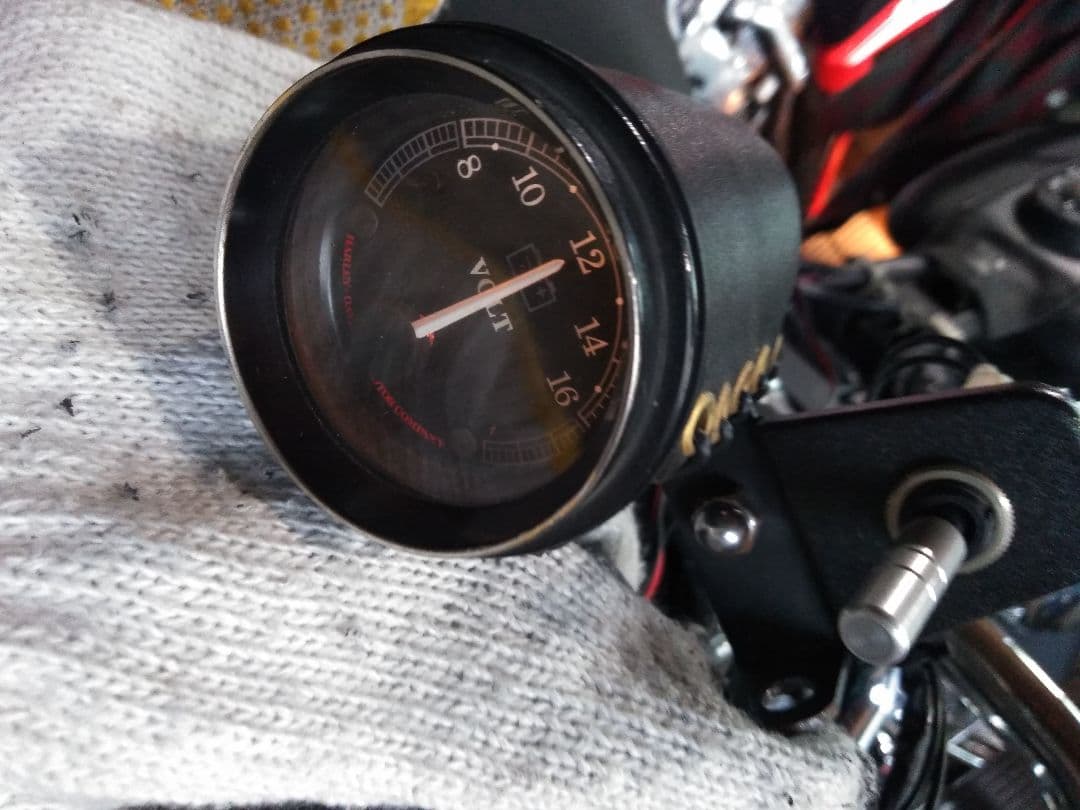ハーレー　電圧計