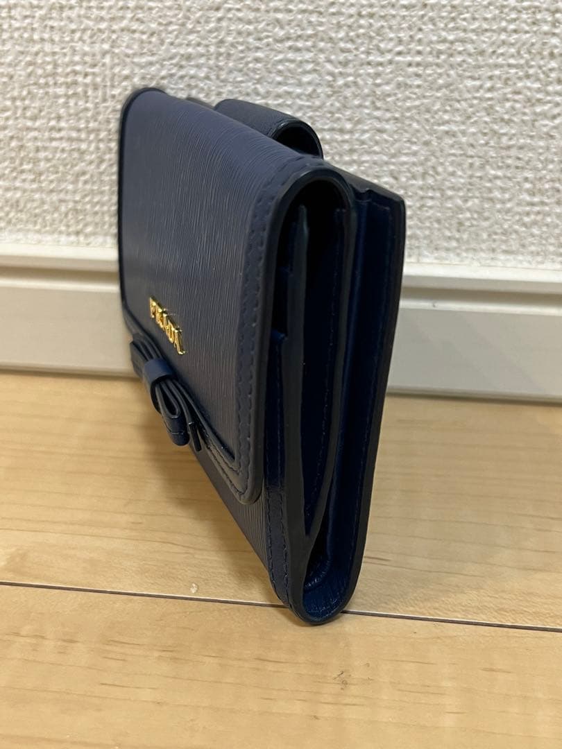 PRADA 財布　二つ折り　青