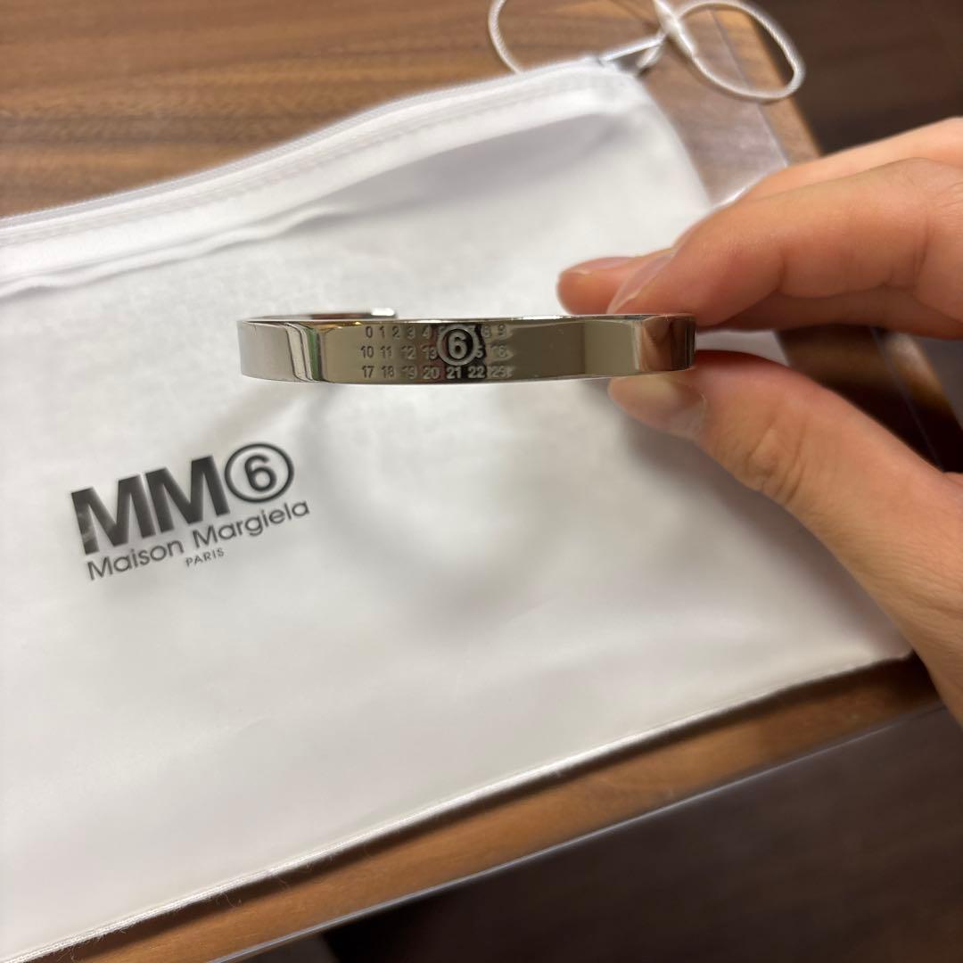 MM6 Maison Margiela ミニマルシグネチャーカフブレスレット