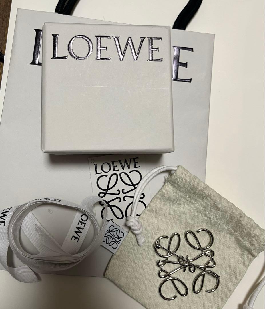 LOEWE　ロエベ　アナグラムブローチ　シルバー　新品未使用