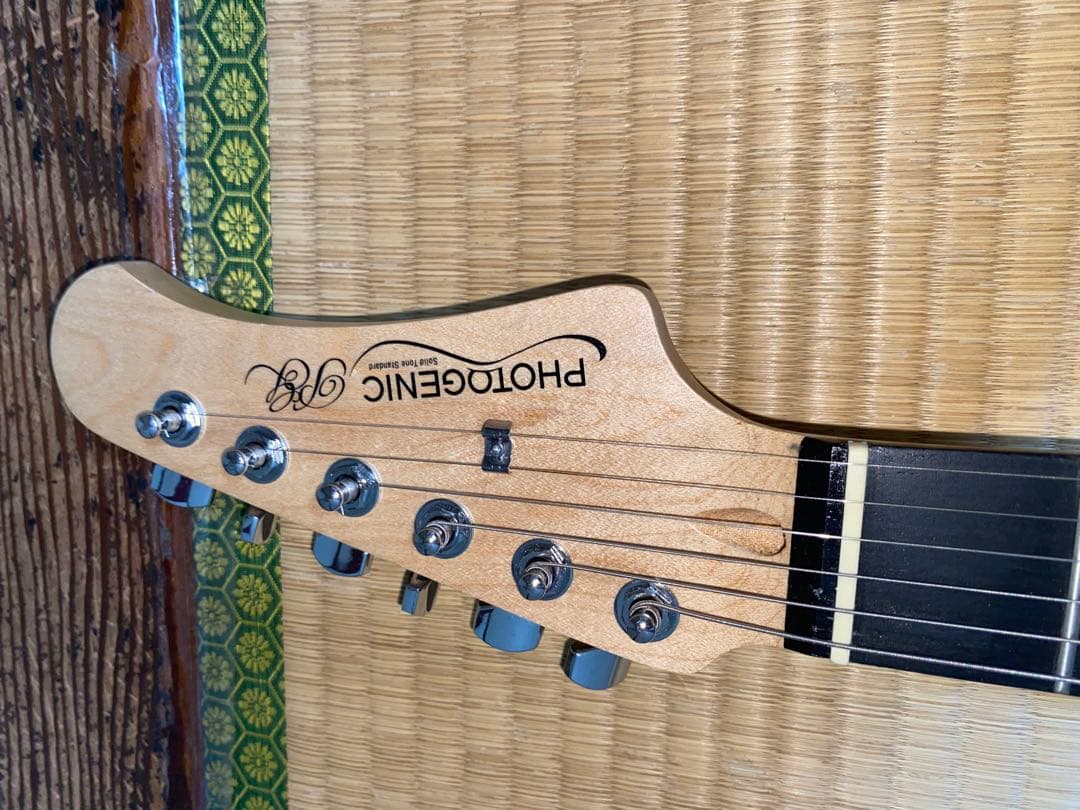 エレキギター アイボリー 3ピックアップ　その他道具全部セット。