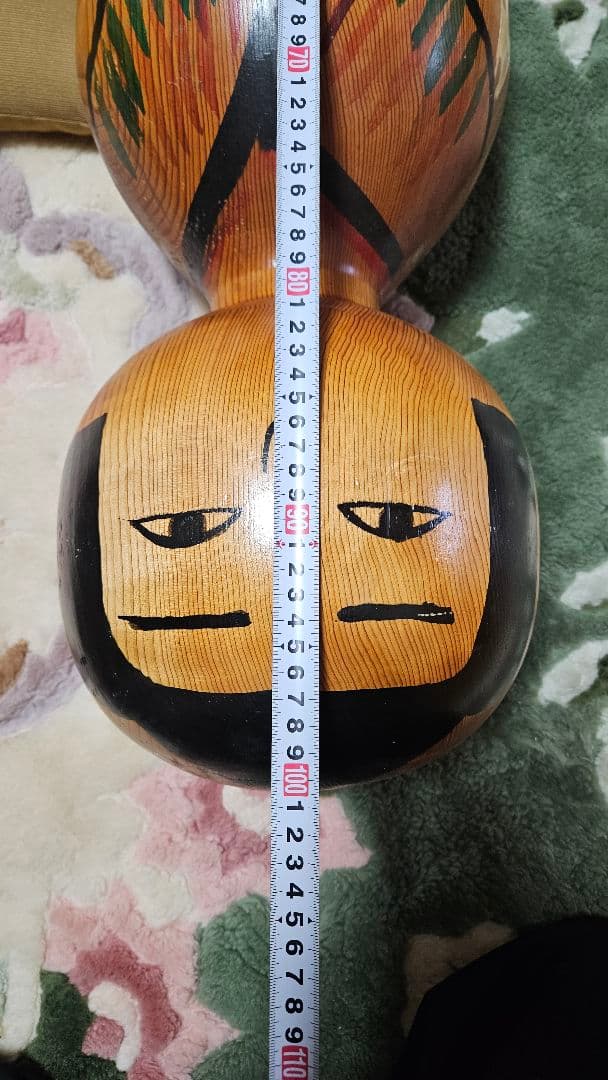 巨大な木地山こけし