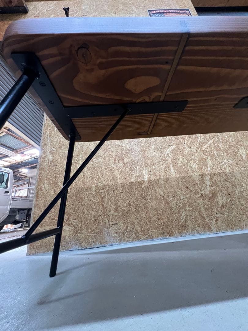 ブラウン木製ベンチ・スチール脚