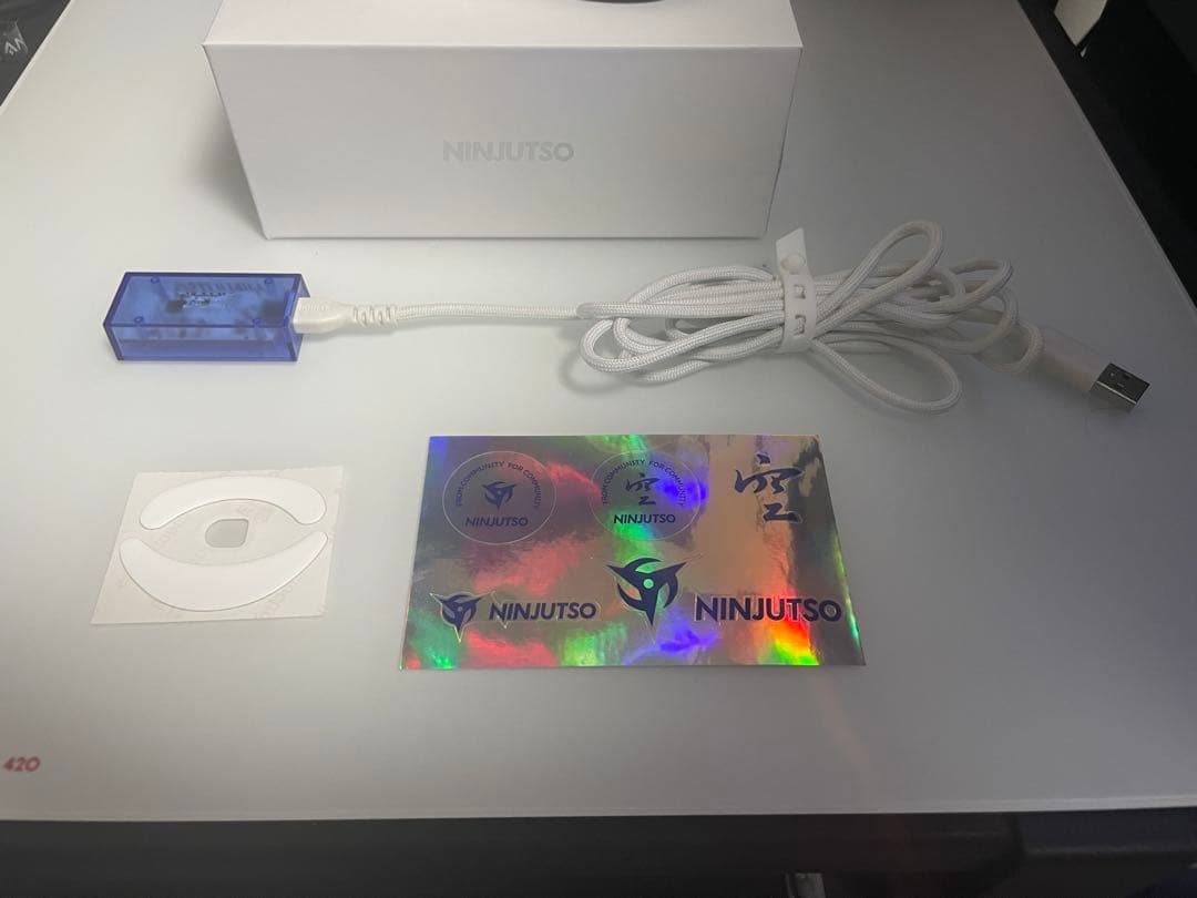 Ninjutso Sora V2 ホワイト ワイヤレスゲーミングマウス 微使用品