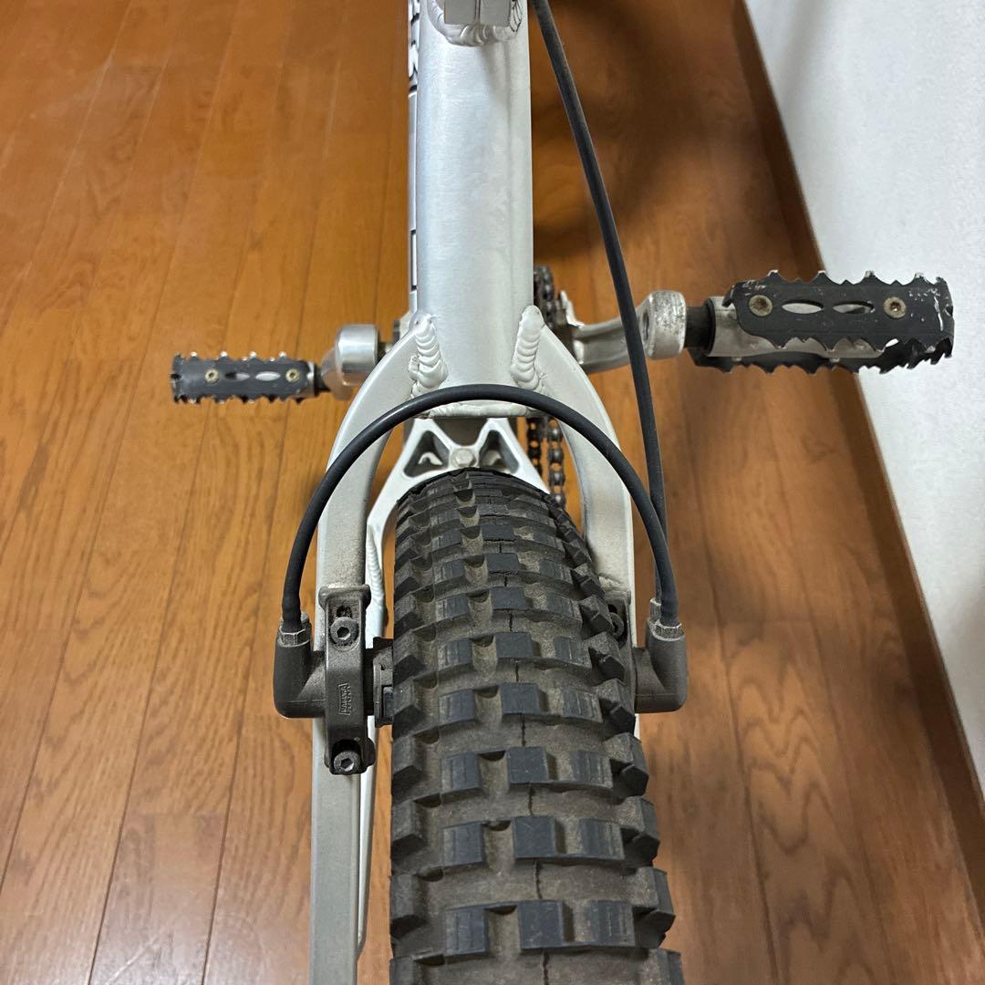 トライアル用自転車 TRASH 油圧ブレーキ