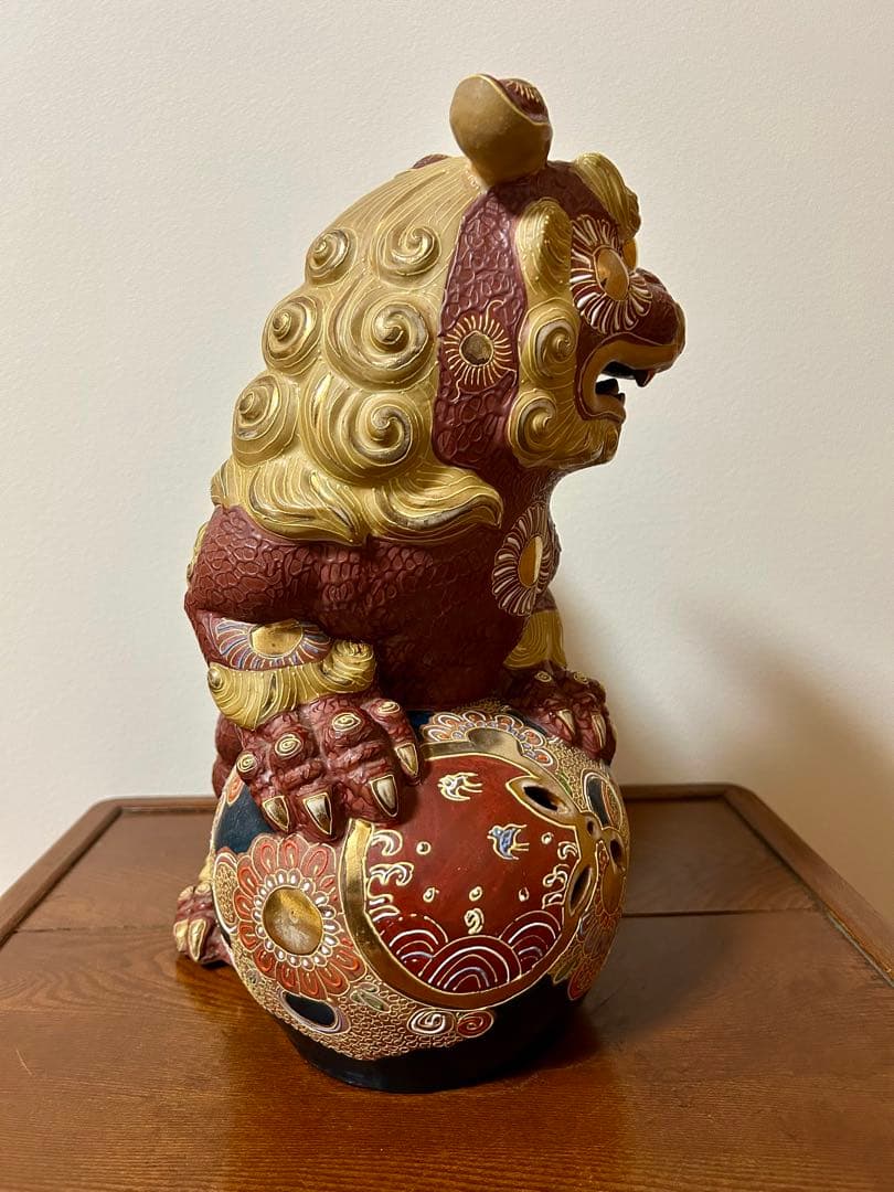 九谷焼　玉乗り獅子　魔除け　縁起物　金　赤