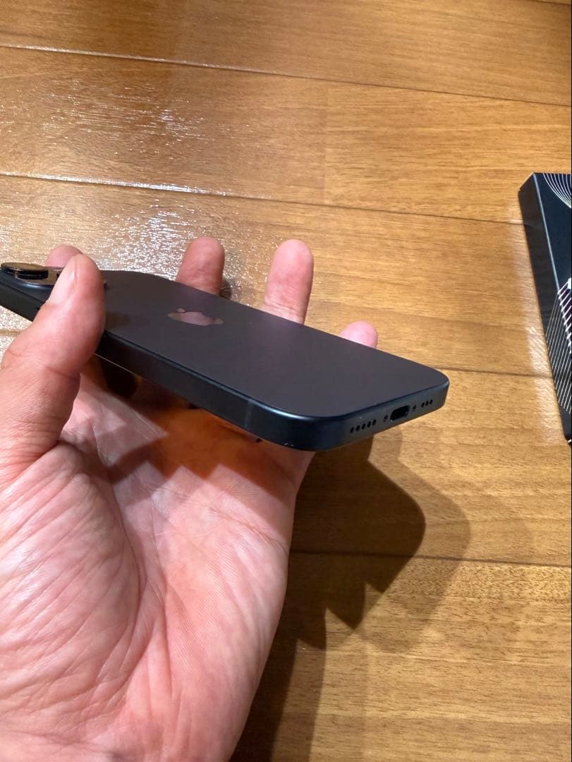 Apple iPhone 15 256GBブラック 本体 充電ケーブル付き