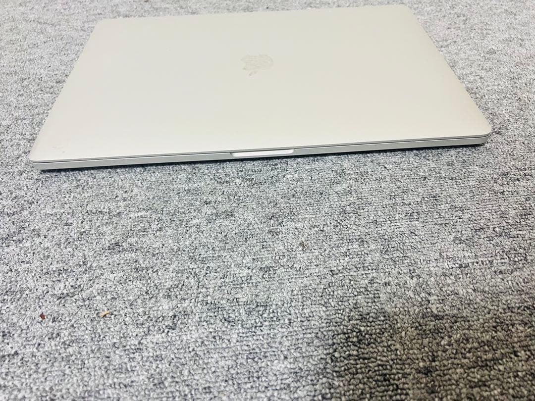 Macbook Pro 2019 16インチ i9 32GB SSD 1TB
