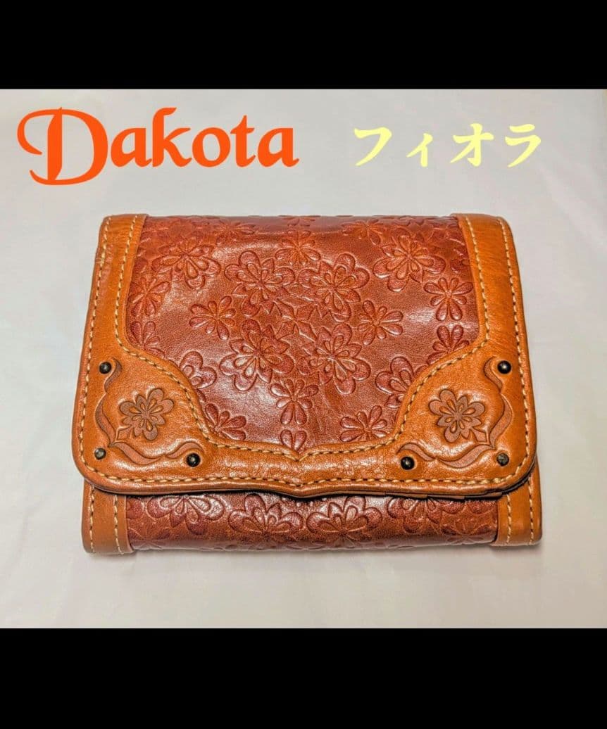ダコタ フィオラ 本革二つ折り財布 花柄エンボス刻印レア️⭕️未使用に近い美品❗