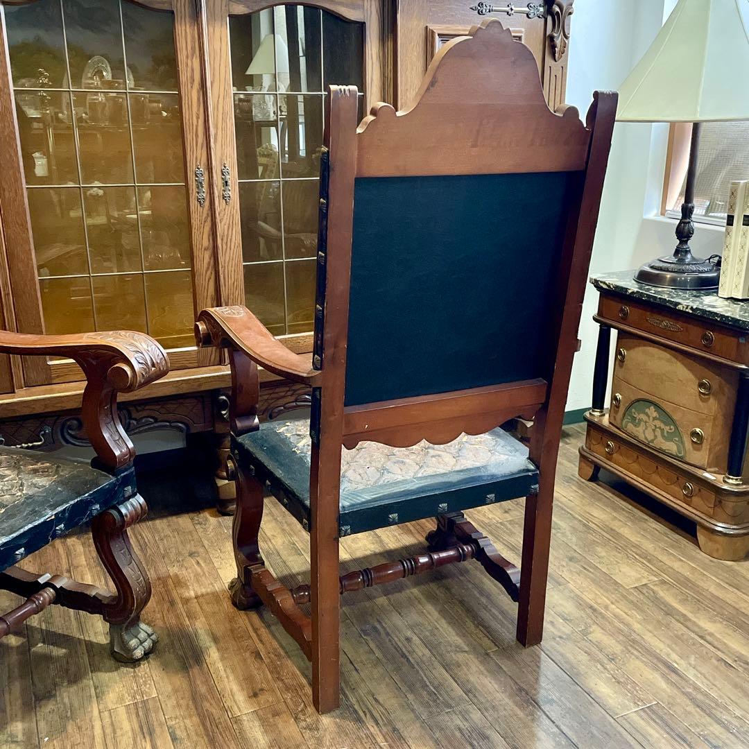 r106 スペイン製 本革型押し 迫力のある力強い印象のアンティークチェア2脚