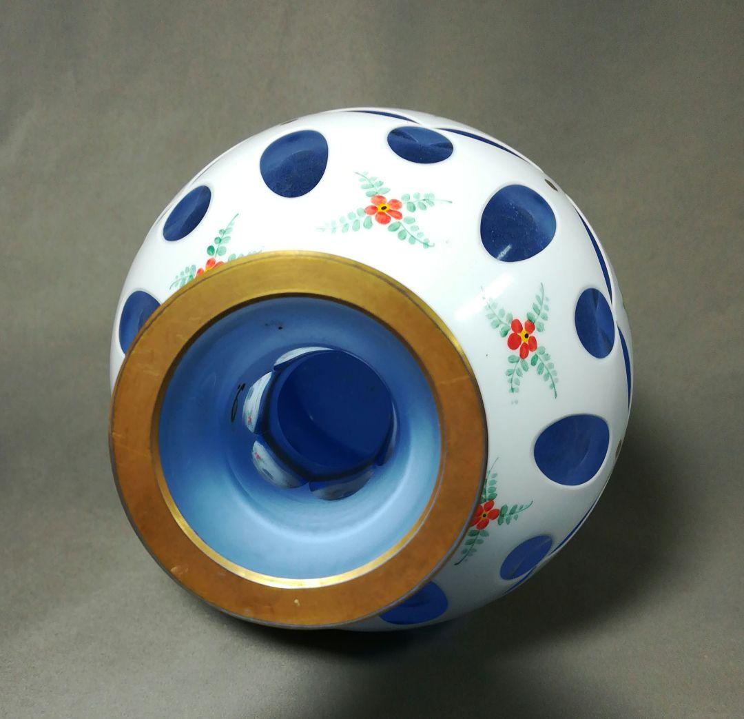 ボヘミアンガラス　切子　乳白色青地　色被せガラス　花瓶　フラワーベース