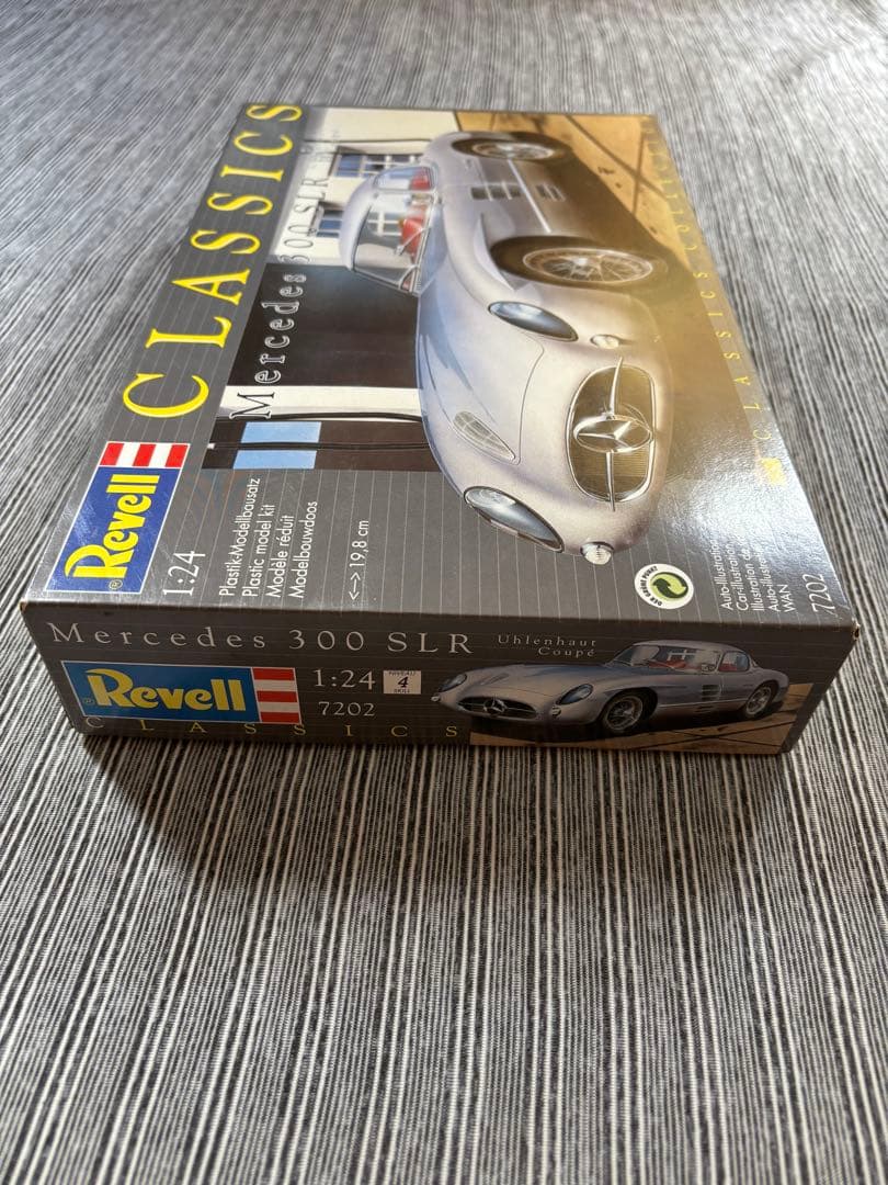 Revell Mercedes 300 SLR 1:24 プラモデル
