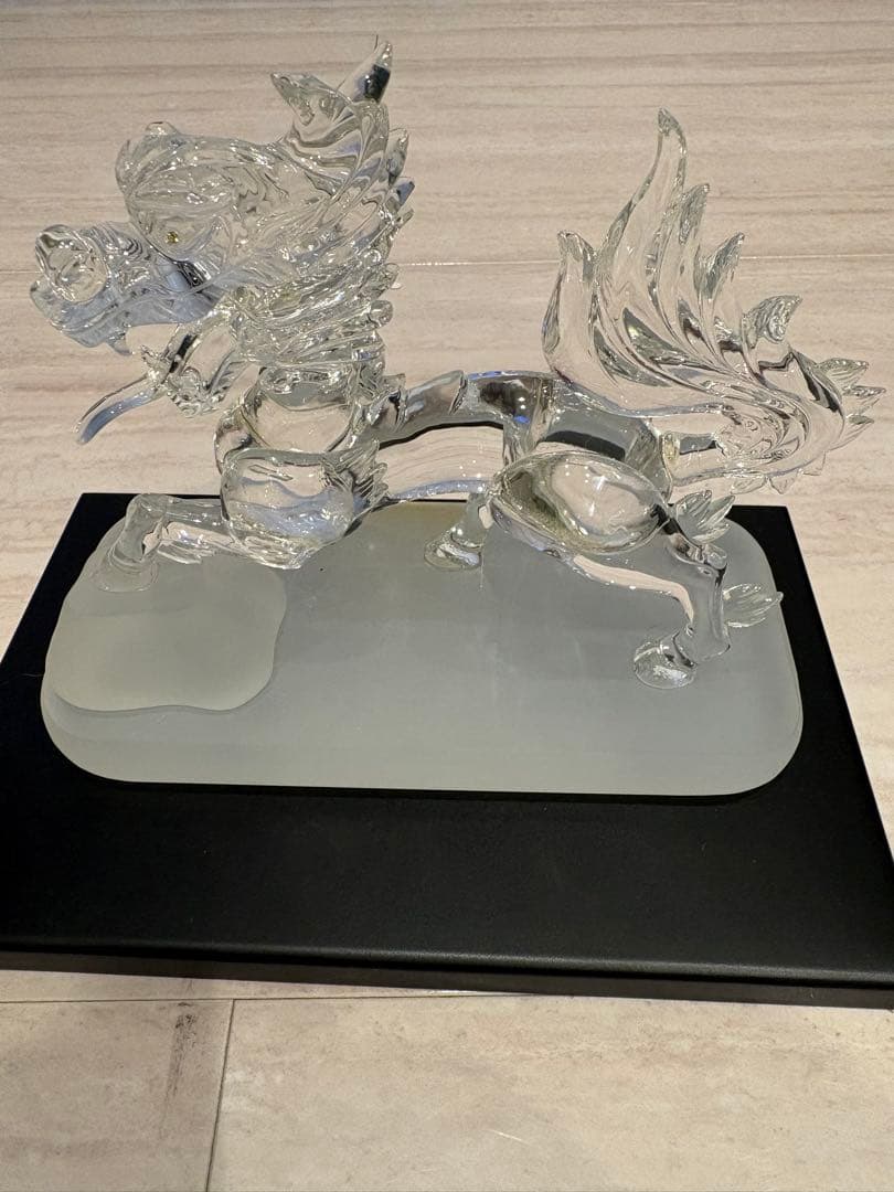 合成水晶　白虎　彫刻　伝統工芸品　風水