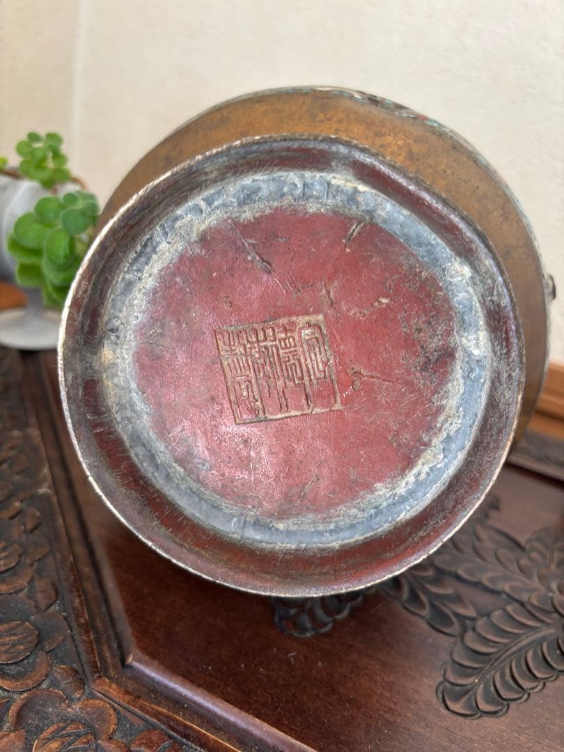 中国風金属製花瓶　歴史的な壺