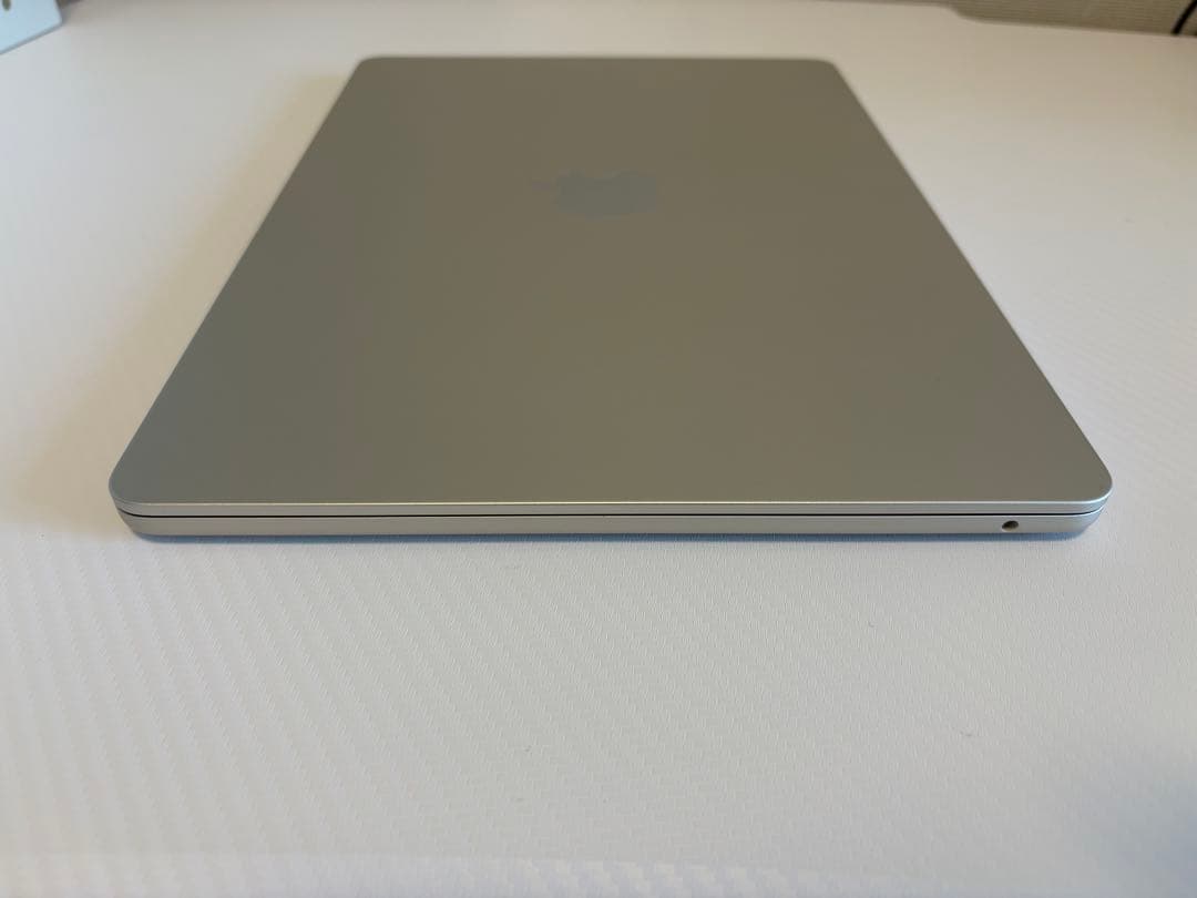 【美品・傷なし】M2 MacBook Air 13インチ スターライト 8GB