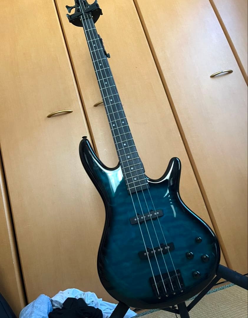 Gio Ibanez（ジオ・アイバニーズ）　ベース （手渡し優先）