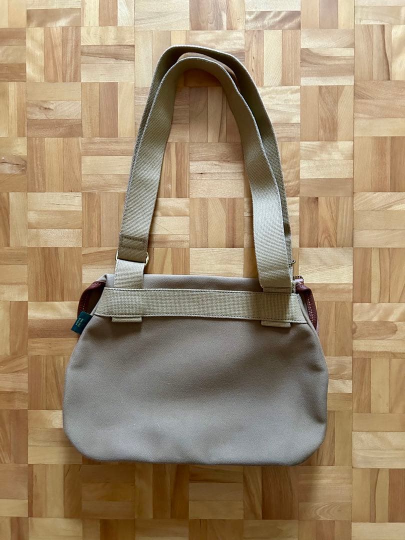 Brady AVON カーキ ショルダーバッグ