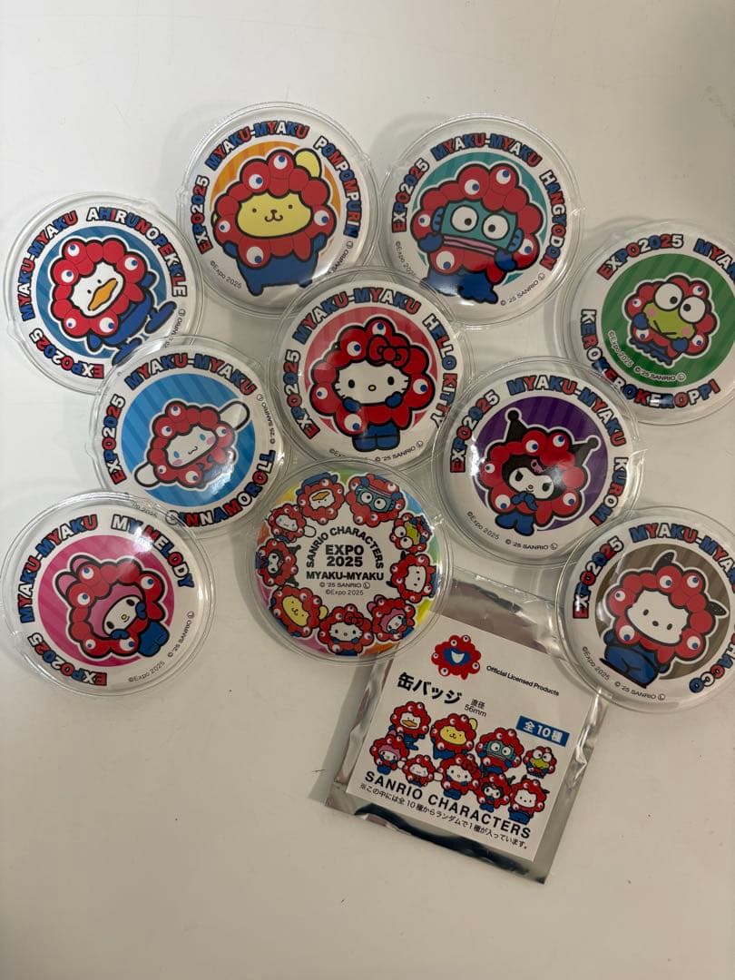 【匿名配送】 サンリオミャクミャク　コラボ缶バッジ　10個　コンプリートセット