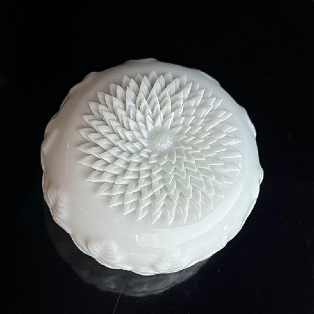 平戸　十五代　中里茂右衛門　白磁　菊香合