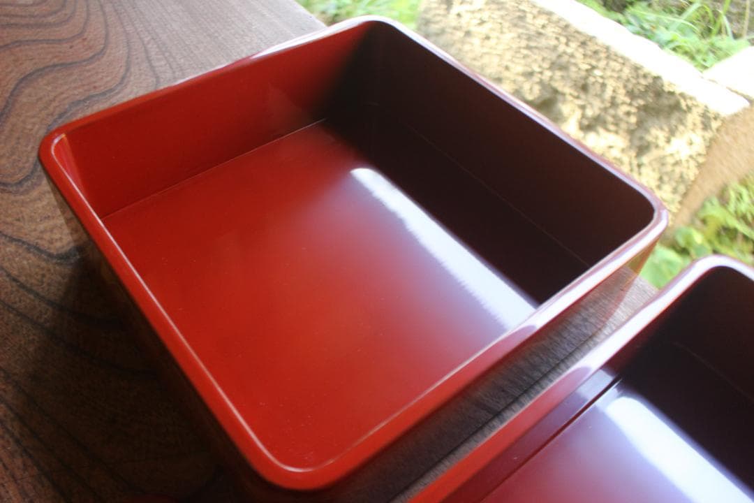 デッドストック！上質朱漆に優美な羊歯沈金の映える二段重（検重箱お重