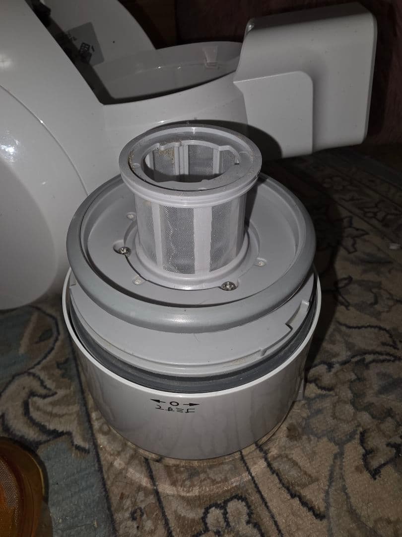 東芝クリーナー VC-S610X (w)2024製本体とホース