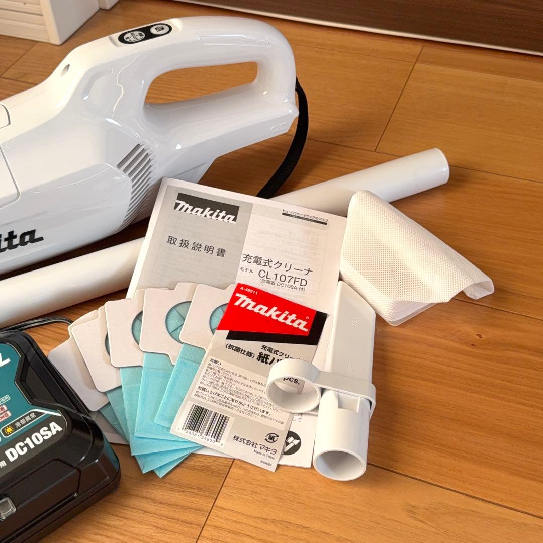 マキタ CL107FDSHW 充電式クリーナー 10.8V バッテリー 説明書付