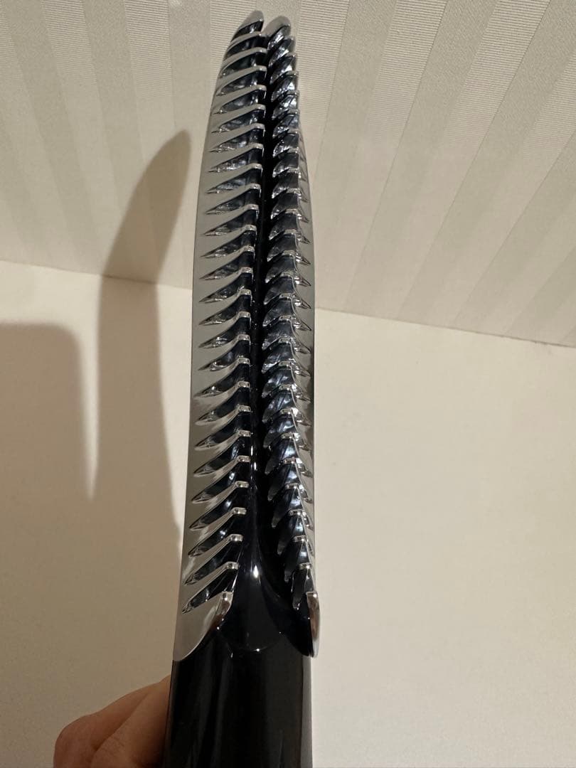 美品　PYR パイラブラッシュ　美顔器　コーム型　新品頭皮セラム　電気ブラシ