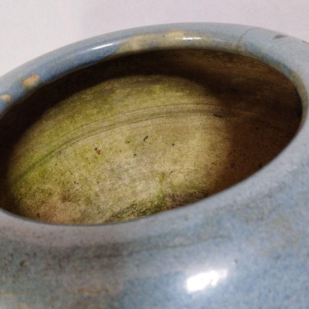 青色釉薬の陶器火鉢