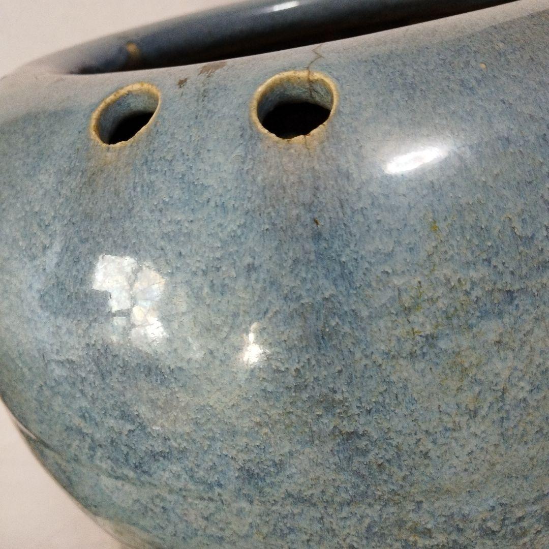 青色釉薬の陶器火鉢