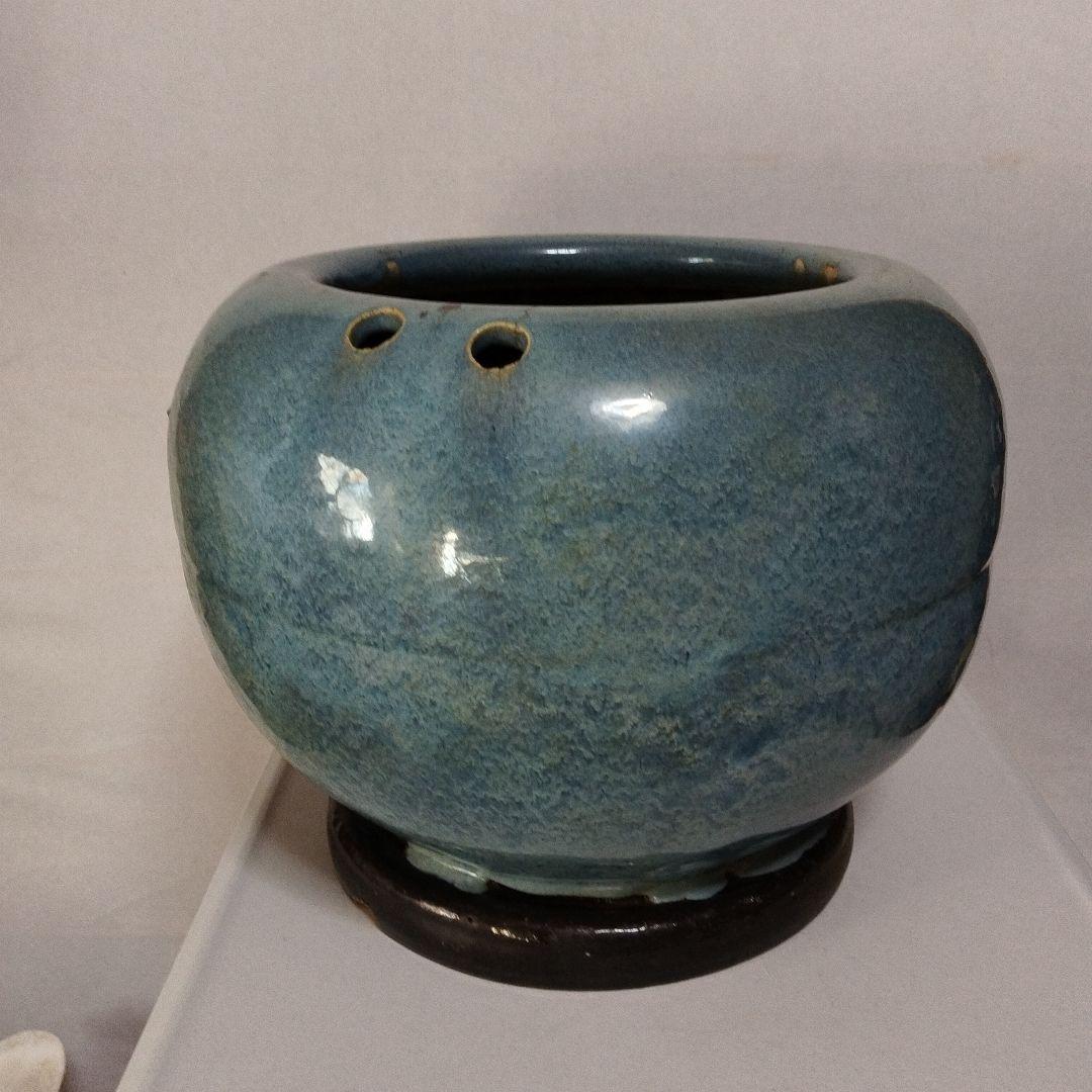 青色釉薬の陶器火鉢