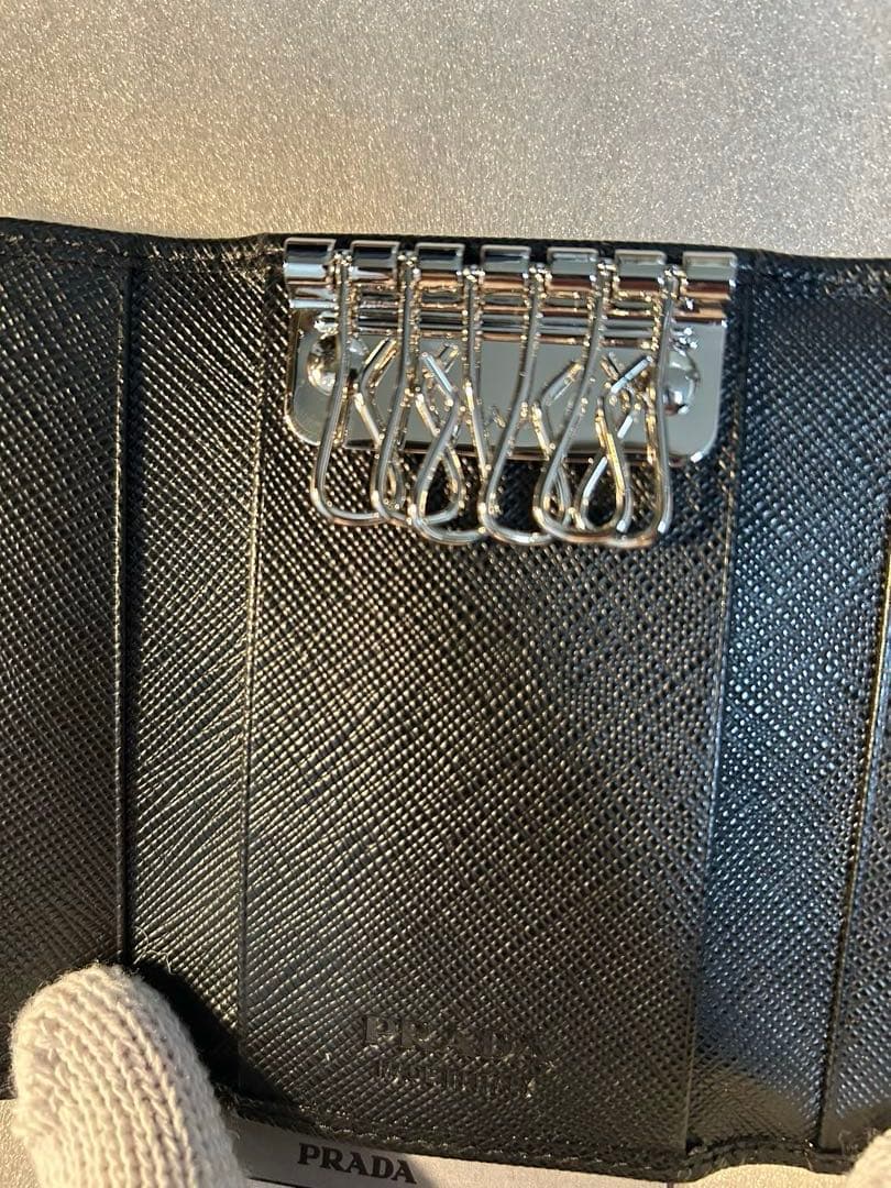 未使用　PRADA キーケース 三角ロゴ 6連 サフィアーノレザー ブラック