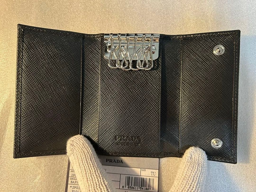 未使用　PRADA キーケース 三角ロゴ 6連 サフィアーノレザー ブラック