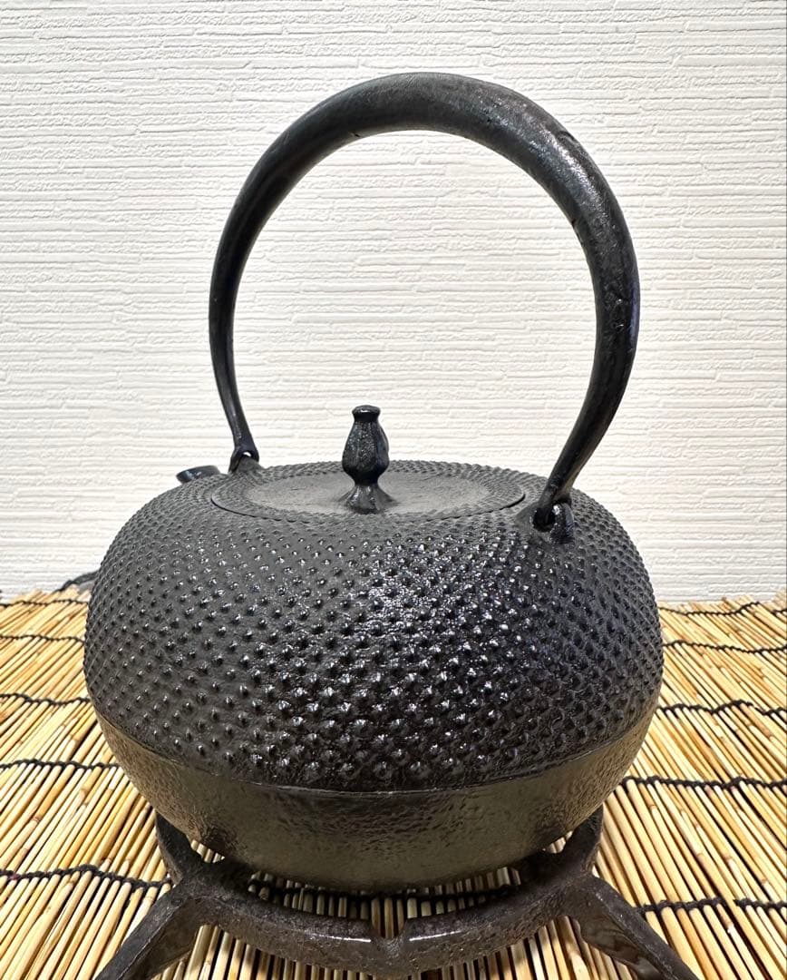 美品　南部伝統工芸士 及川寛治作真作保証１５型姥口アラレ　伊藤 みよこ様売約済み