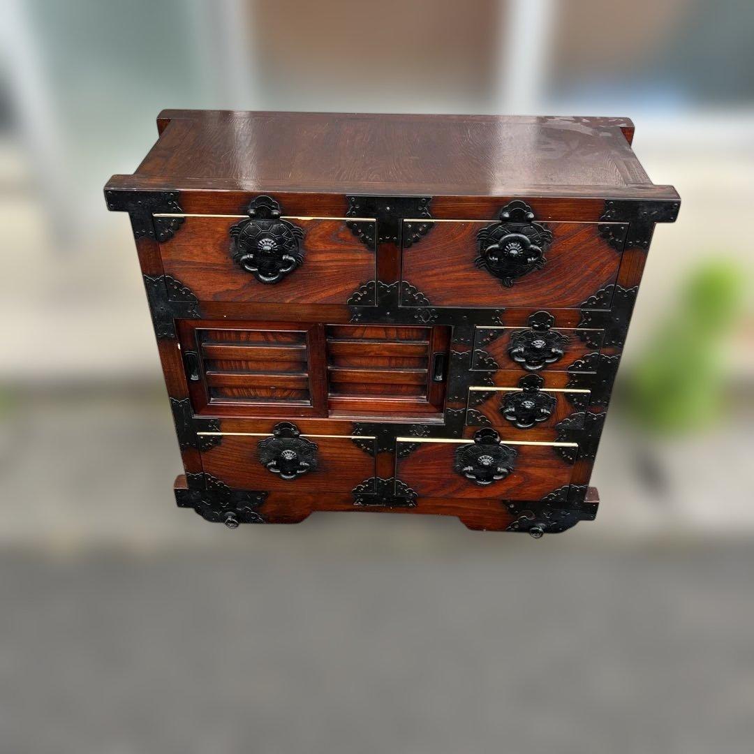 和風木製箪笥 花模様金具付き　車箪笥