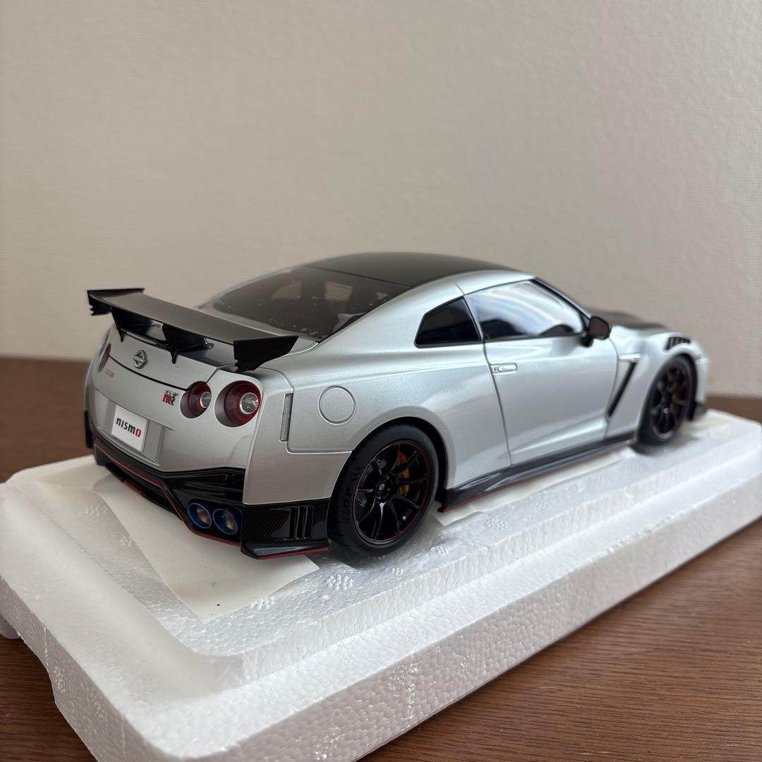 オートアート　日産 GT-R R35 ニスモ 1/18 ミニカー　シルバー