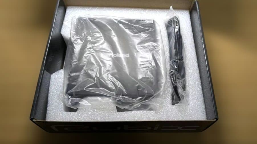 箱、ケーブル付、未使用Roland Rubix 22 オーディオインターフェイス