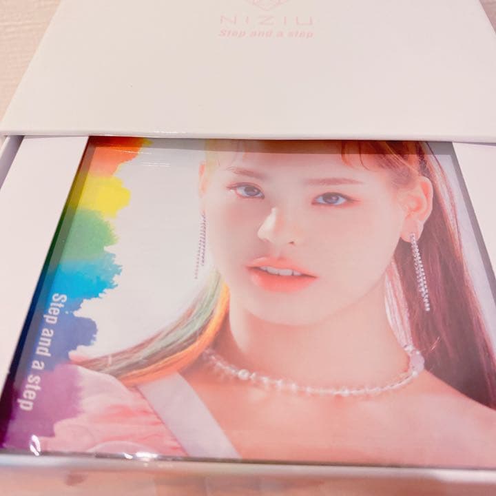 アイドル Niziu CD step and a step take a picture
