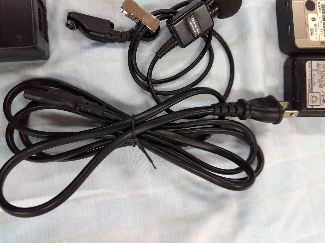 バッテリーは、付属しません。ICOM デジタルトランシーバーセット