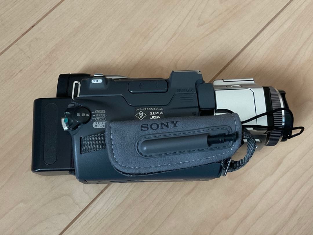ビデオカメラ SONY Handycam TRV70K