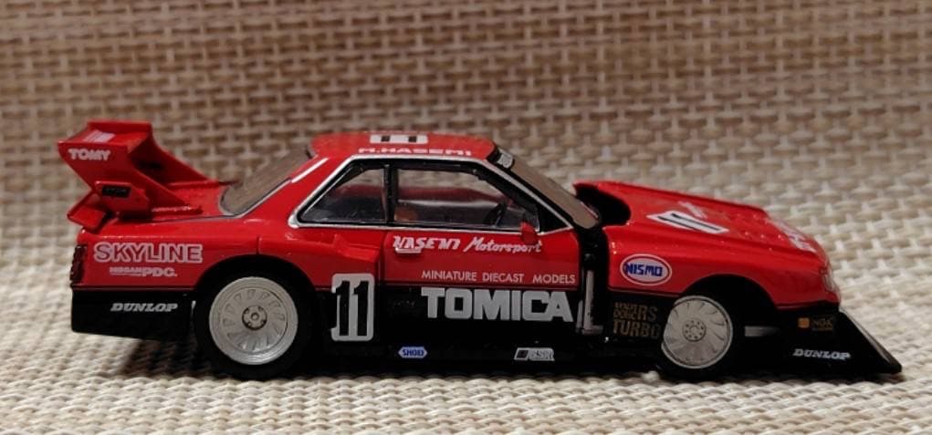 TLヴィンテージ ネオ トミカ スカイラインスーパーシルエット 84年仕様