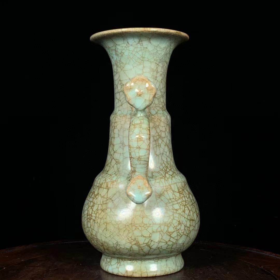 中国古美術・旧蔵の磁器・如意両耳瓶・14x22cm・置物・書道・茶道具・文房具