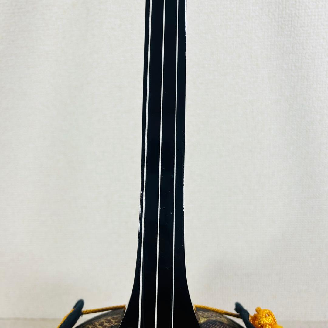 【美品】沖縄三線 三味線 人工革 合皮 ヘビ柄　ハードケース付 民族楽器 弦楽器